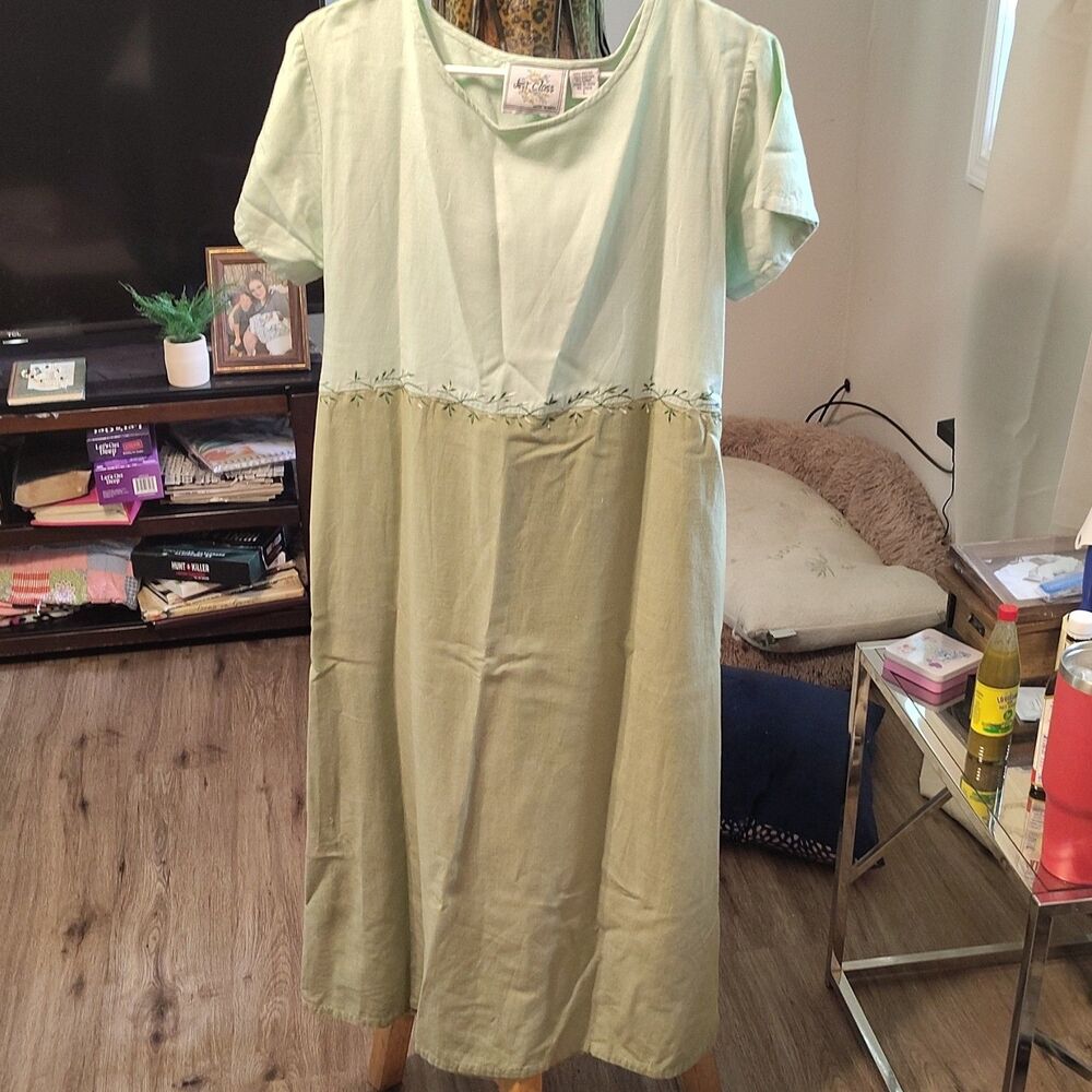 Just Class Women’s L Green Solid Embroidered Shift Midi Dress Scoop Neck